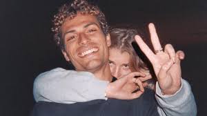 Oscar Anton & Clémentine se donnent rendez-vous à “Minuit”. -