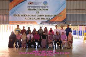 Kolej vokasional sepang projek tahun akhir kursus fesyen dan pakaian 2017 fashion show : Kvdsmz Majlis Hari Kualiti Kolej Vokasional Datuk Seri Facebook