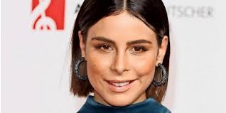 Lena meyer landrut is a popular german singer and songwriter. Lena Meyer Landrut Erregt Mit Hochkant Video Aufsehen
