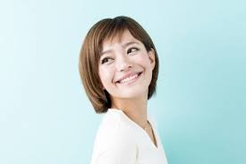 Hal ini menjadikan kulit kepala kita tidak mudah panas dan tentunya tidak akan terserang pusing ketika. Bakal Populer Lagi Nih 5 Gaya Rambut Pendek Cewek Tahun 2018