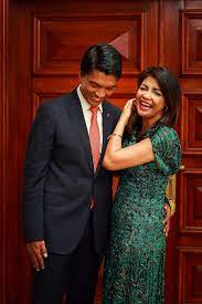 Presidentr andry rajoelina (c) talks with families of victims at the hospital. Andry Rajoelina Ry Vahoaka Malagasy Ampitiavana No ÙÙŠØ³Ø¨ÙˆÙƒ