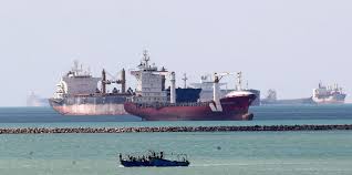 Main ship particulars are length of 400 m and beam of 59 m. E78dzx1w6keo7m