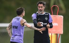 Bernard revela que recebeu propostas de clubes brasileiros antes de voltar ao Atlético-MG