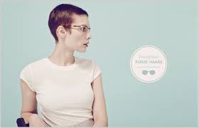 Die haarspitzen lassen sich gezielt nach innen oder außen stylen. Die Trendfrisuren 2016 Und Welche Brillen Dazu Passen Brillenstyling