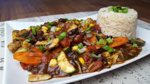 Zutaten 2 Portionen 100g Basmati Reis 250g Schwarze Bohnen In Chilisosse Aus Der Dose 200g Passierte Tomaten 1 Knoblauchzeh Rezepte Bohnen Einfache Gerichte