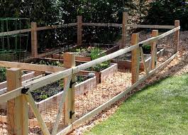 A Simple Garden Fence Tilly S Nest Small Garden Fence Fenced Vegetable Garden Fence Landscaping