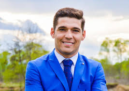 Un profesor pentru secolul 21 este conștient de faptul că trebuie să pregătească elevii pentru. Gabriel Barbu Profesor De Istorie Despre ImportanÈa Profesiei Suntem Responsabili De Viitorul Acestei ÈÄri Noi Ii FormÄm Pe Cei Care Maine Vor Avea Un Cuvant De Decizie Edupedu Ro