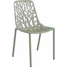 Available in multiple colours, the chairs and loungers collection is devised for outdoor use and for sociable occasions: Fast Forest Stuhl Nunido