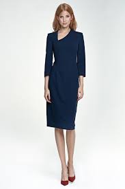Sobre et élégant, l'ensemble bleu foncé est un must en terme d'habillement smart. Quelle Couleur De Chaussures Porter Avec Une Robe Bleu Marine Mademoiselle Grenade