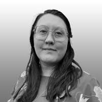 Debra Low's Instagram, Twitter & Facebook