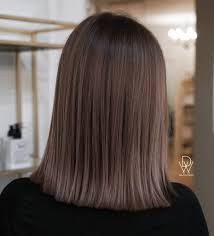 Delicious hues, such as caramel, are incredibly enticing, which makes them an excellent choice for highlights, downlights and dip dyes. 40 Dark Brown Hair With Highlights For 2021 Wavy Haircuts