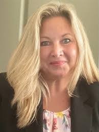 Lynn Coyle's Instagram, Twitter & Facebook