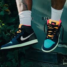 Dressed in a baroque brown, black, laser orange, and racer pink color scheme. Shoegame Manila Jordan 1 Tokyo Bio Hack Men Sizes Facebook