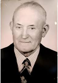 Hi everyone 😏 Could someone please add some color and maybe clean up a bit  those photos? First one was my great-grandfather and second one his  father-in-law and my great-great-grandfather. Unfortunately they