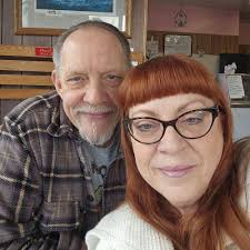 What are housing options in Lincoln City Oregon for older adults near the  shore?