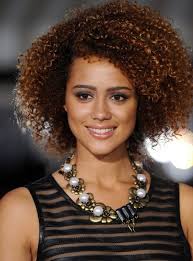 Most people think that curly hair is a disadvantage. Celebrity Short Curly Hairstyles 25 Chic Short Haircuts With Curls Pretty Designs