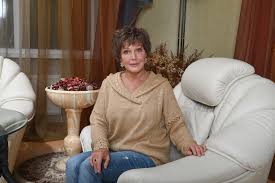 Елена проклова в фильме гори, гори моя звезда 1969 г. Nu Pryamo Starushka Elena Proklova Udivila Novym Obrazom