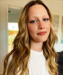 One might think that after embodying the tortured soul of nell crain in the haunting of hill house and portraying the. Victoria Pedretti Page 2