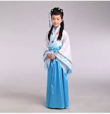 Lelaki memakai baju baldu atau kapas berwarna hitam dan dihiasi sulaman dan labuci. Kostum Tarian Cina Baru Kanak Kanak Kostum Tarian Tradisional Cina Gadis Pakaian Tradisional Cina Kuno Gaun Hanfu