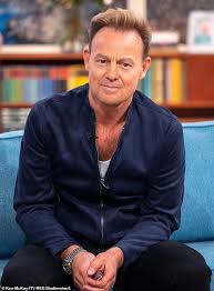 He initially achieved fame in the australian soap neighbours, playing scott robinson, before beginning a career in music in 1988. Jason Donovan Discusses His Very Wild Past Daily Mail Online