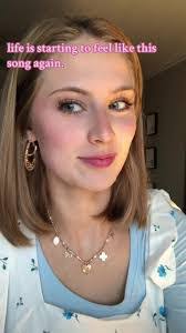 Emma Newberry's Instagram, Twitter & Facebook