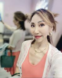 I'm 60s 🇰🇷 🇺🇸 I found old pics when I was 20s and now 60s. 😌 Old is  gold