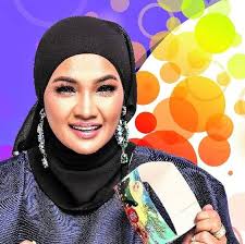 Zarina zainuddin yang telah membuka mata aku menerusi siri senja permai membawa watak ibu amirah dengan kecantikan yang diselubungi keseraman. Zarina Zainuddin Facebook