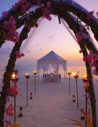 Idee, spunti e consigli per un matrimonio perfetto in riva al mare. Matrimonio In Spiaggia Nozze Romantiche Al Tramonto Foto Di Matrimoni Sulla Spiaggia Matrimonio Matrimonio In Spiaggia