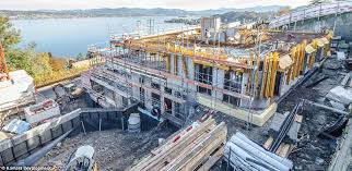 Big house and beautiful wiew for roger federer.thanks for whatching!subscribe for interessant news and new videos Roger Federer To Move Into 6 5m Glass Mansion On Banks Of Lake Zurich Daily Mail Online