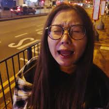 尋銀包‼️ 屎嫂頭先係的士🚕跌左銀包☹️ 💔證件係晒裡面，後日要飛成都，佢好掛住Horlick豬，想番去見佢！求大家幫忙轉發😭  日期：2018年4月6日