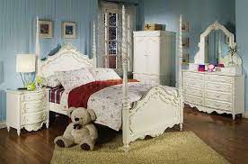Our stylish bedroom furniture and inspiring ideas are just what you need. Pearl White Girl S Bedroom W Poster Bed Carving Details