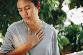 Chronic bronchitis, pneumonia, or emphysema that doesn't go away or that keeps coming back could be a sign of lung cancer, and according to studies, the conditions may be highly related. Copd And Lung Cancer What S The Link