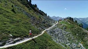 Ce matin l'élite des spécialistes de course en montagne et de trail sur les 31km du parcours pour 2200 m de dénivelé positif et 1100 m en négatif. Sierre Zinal La Course Des Cinq 4000 Sports Tours International