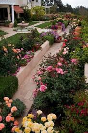 Traditional Rose Gardens Let You Show Off Individual Plants While Streamlining Maintenance I Rose Garden Design Small Rose Garden Ideas Rose Garden Landscape