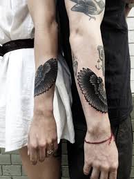 Die Schonsten Partner Tattoo Ideen Liebe Verleiht Flugel Zusammenpassende Tattoos Paare Tatowierungen Im Partnerlook Paar Tattoos