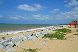 Kalau anda tinggal di salah satu resort atau hotel di pantai cahaya bulan anda juga boleh ke beberapa tempat menarik di kelantan terutamanya. Pantai Cahaya Bulan Pcb Kereta Sewa Kelantan Van Sewa Kelantan