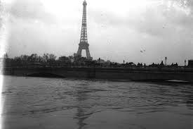 A quoi ressemblaient les villes françaises il y a 200 ans ? La Fausse Rumeur De La Tour Eiffel Lors De La Crue De 1910 Histoires De Paris