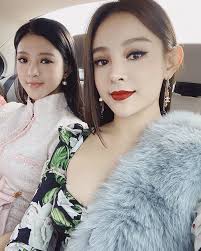 Em gái cựu hot girl được cầu hôn bằng nhẫn kim cương là ai?