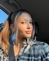 Kara Booker's Instagram, Twitter & Facebook