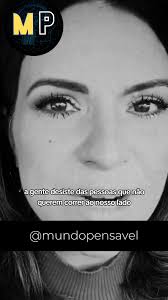 Mulher Finge Estar Sem Vida