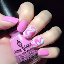 cicilovesnails 第一次尝试water marble竟然很成功 不是所有甲油在水中都可以晕开的 这也是我经历了无数次 尝试之后才知道的 另外建议做水染的指甲先用白色甲油打底