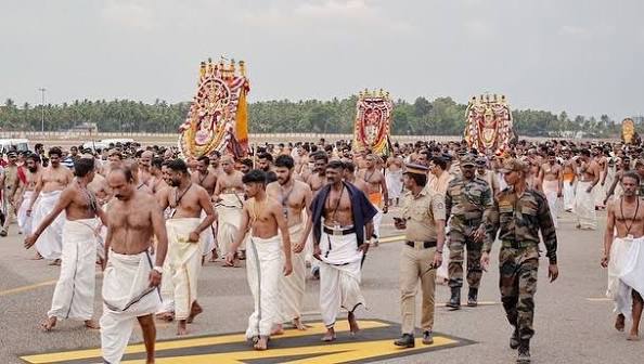 Arattu Procession through Thiruvananthapuram International Airport. Photos by @anandgiyer @whatsaroundthiruvananthapuram #trivandrum #trivandrumdiaries #trivandrumfoodies #trivandrumcity #trivandr