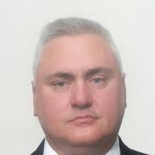 Batinasi koji su sa bejzbol palicom udarili nenaoruzanu zensku osobu u  glavu, nisu samo za zatvor vec i za psihijatriju. To zdrav covek ne moze da  uradi. Posebna sifra treba da se