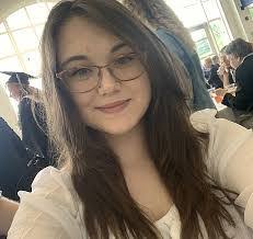 Loren Oliver's Instagram, Twitter & Facebook