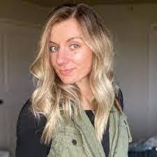 Carissa Lind's Instagram, Twitter & Facebook