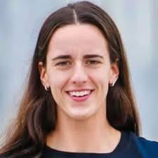 PHOTOS: Caitlin Clark's Airport Outfit Is Going Viral That Featured Taylor  Swift Full story via 🔗 in comments. 👇