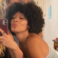 Amazon.com : KUANVE 140 Pcs Colorful Stationery Paper and Envelopes Set, 80  Lined Letter Writing Paper, 40 Envelopes & 2 Stickers, Gradient Colors  Letter Stationery Set for Writing Poems Lyrics Wedding Invitations : Office  Products