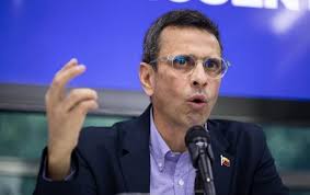 Henrique Capriles insiste en 'buscar soluciones políticas' y aclara que eso  no implica 'defender al gobierno'  https://noticiasaldiayalahora.co/nacionales/henrique-capriles-insiste-en-buscar-soluciones-politicas-y-aclara-que-eso-no-implica-defender-al  ...