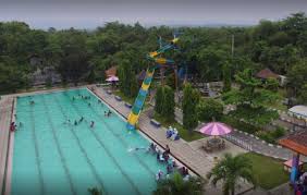 Lokasi tepatnya dari kolam renang balong sangraja ini adalah di kelurahan cigasong, . Kolam Renang Majalengka Baru