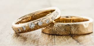 Bingung memilih cincin lamaran yang cocok untuk si belahan jiwa, lihat harga dan model cincin tunangan terbaru di fifth bloom. Mengenal 5 Tradisi Cincin Kawin Di Dunia Merdeka Com